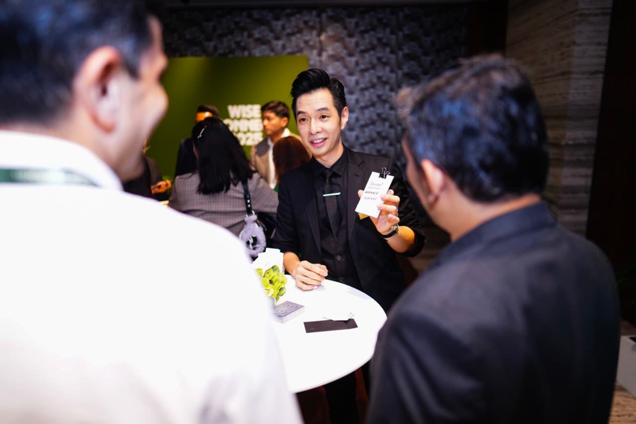 Roving Magicians for Corporate Event - Photo 5